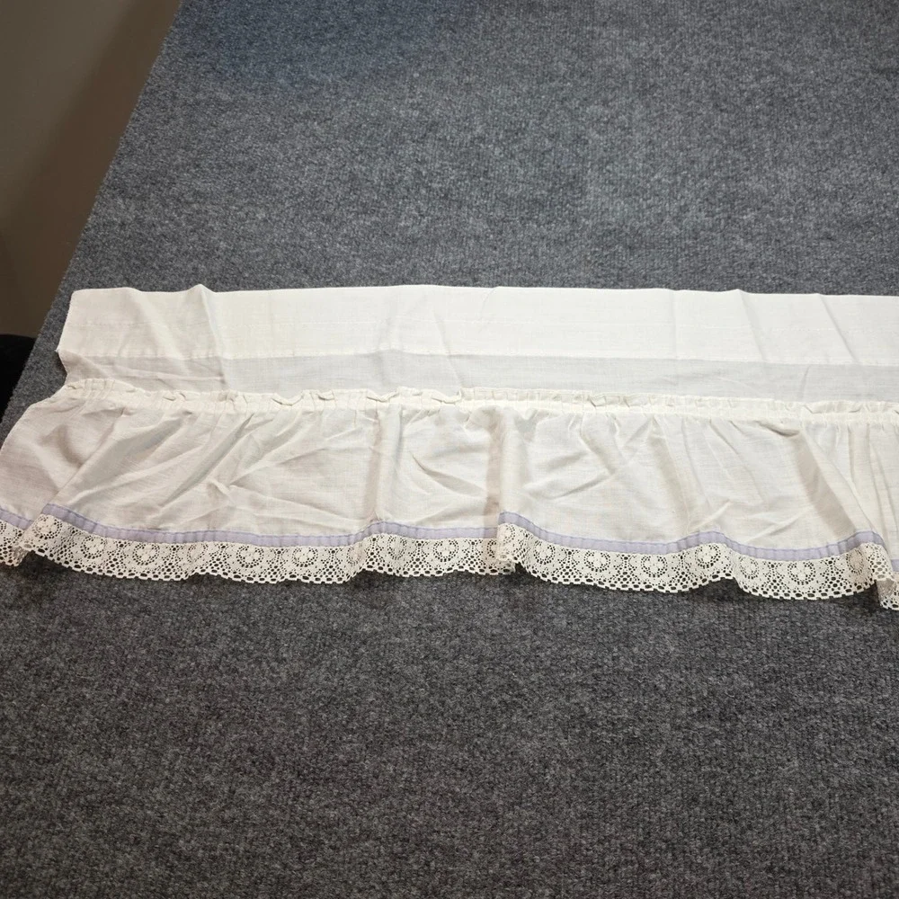 Vintage White Ruffled Lace Valance Blue Trim Farmhouse Cottagecore 46x10